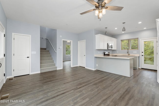 Building Photo - 305 Remington Trail