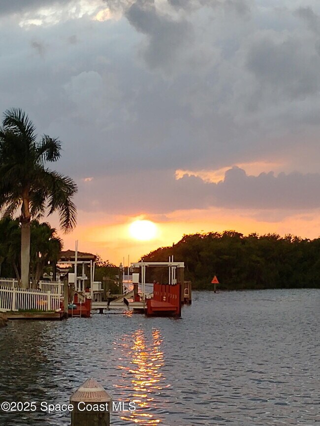 Building Photo - 200 S Banana River Blvd