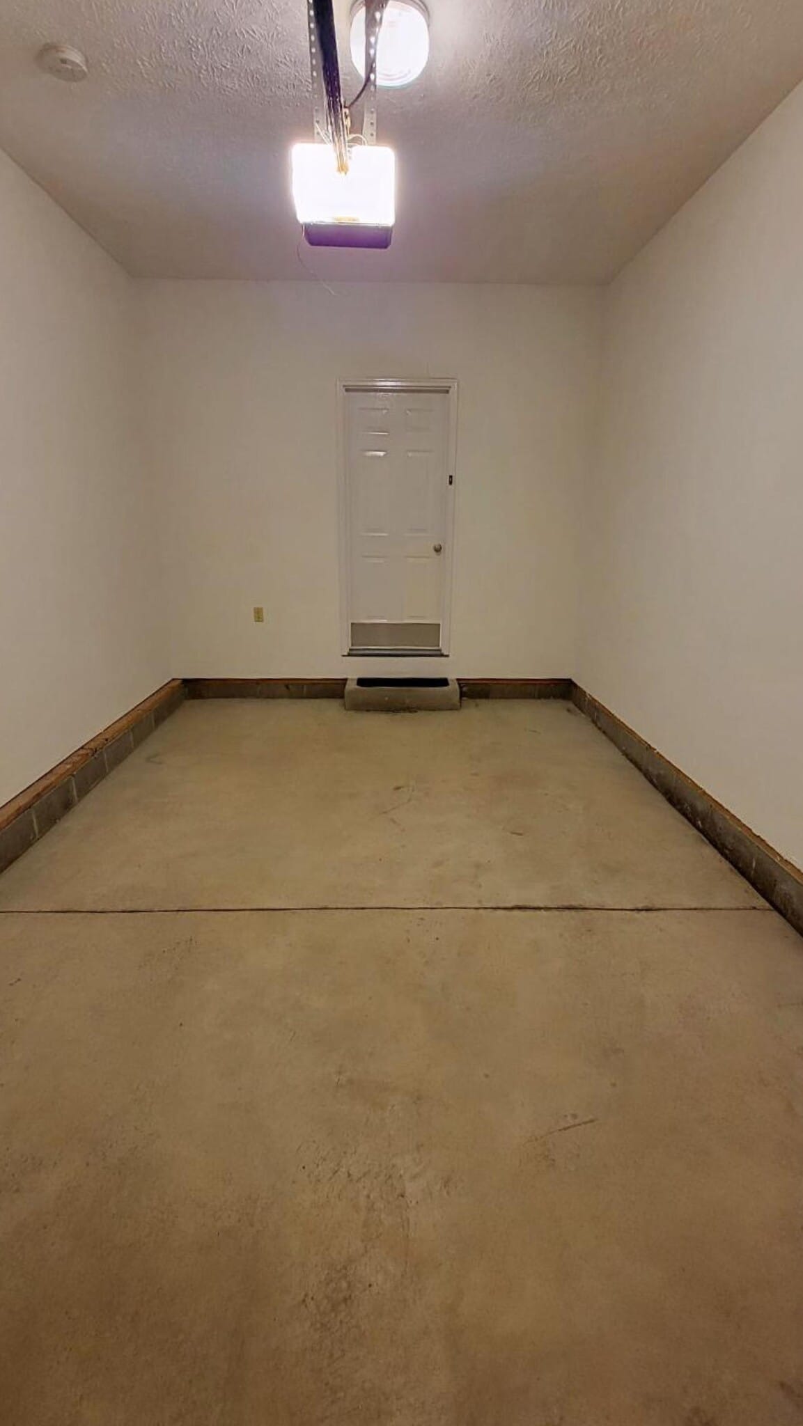 Building Photo - 2158 Kenyon St. N.E.