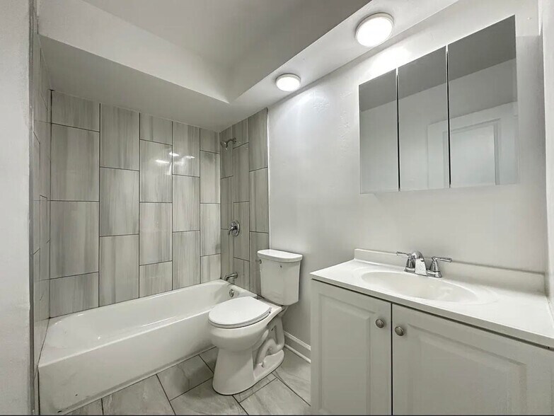 Building Photo - 1515 W Morse Ave