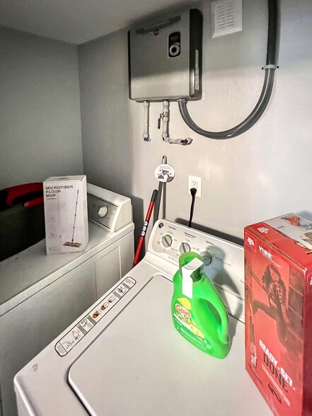 Building Photo - 12866 Campbell Ln