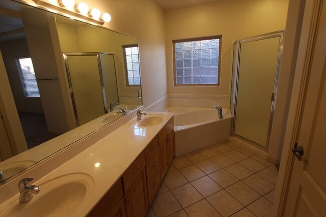 Building Photo - 4 Br, 3 Car Garage - Stone Gate at Seven H...
