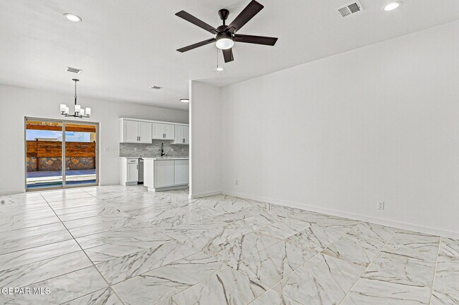 Building Photo - 13909 Paseo Perlas Dr