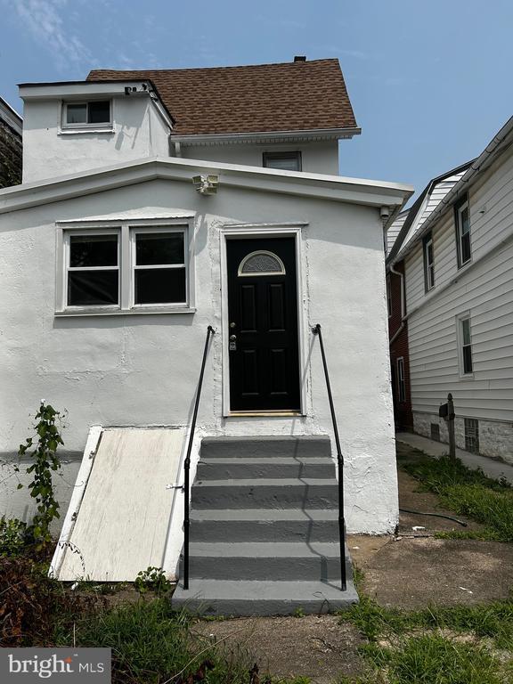 Building Photo - 272 MAPLE