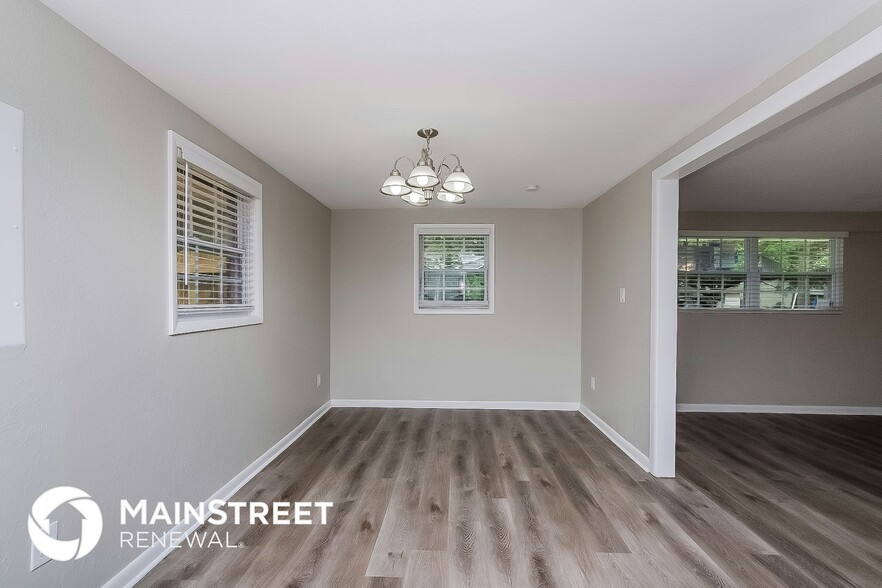 Building Photo - 7145 Pinewood Dr