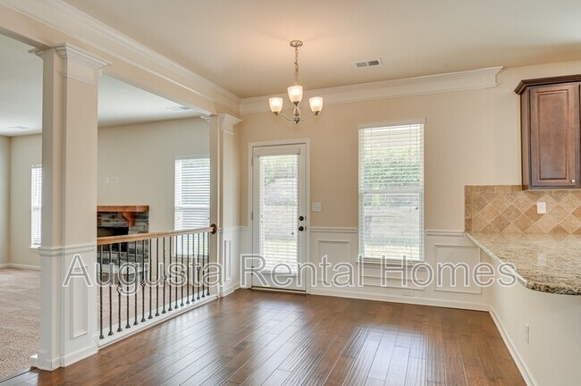 Building Photo - 5014 Vine Ln