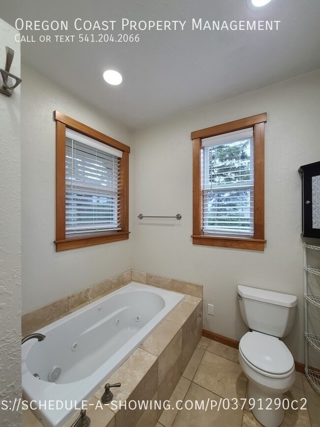 Building Photo - 961 NW Lanai Loop
