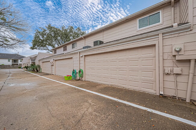 Building Photo - "NEWLY REMODELED 2-Bed Townhouse with 2.5 ...