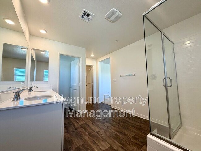 Building Photo - 26564 Rosebay Way