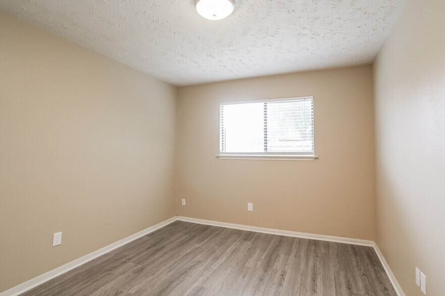 Building Photo - 3425 Benfield Dr
