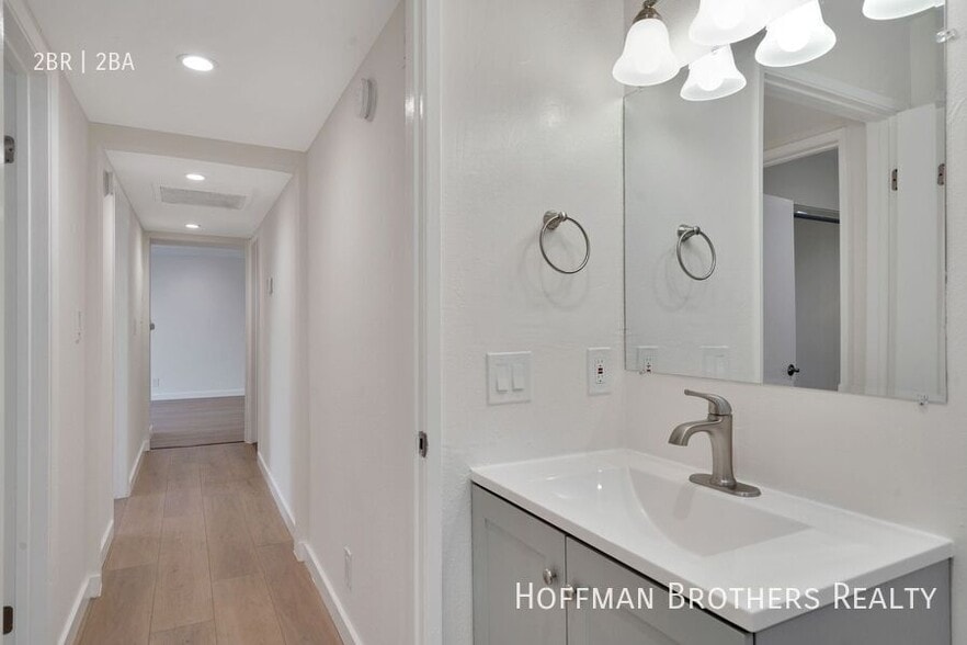 Building Photo - 1520 N Vista St