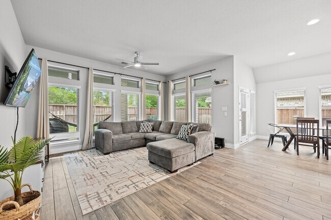 Building Photo - 8136 Tyrell Hgts Rd