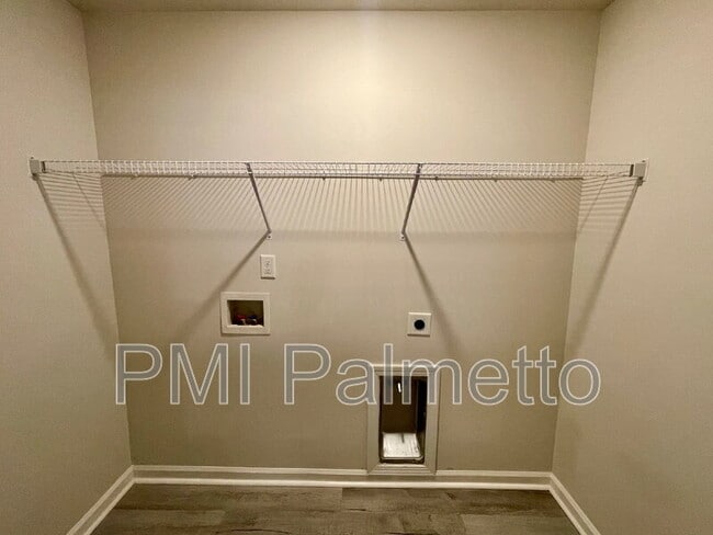 Building Photo - 341 Liliana Dr