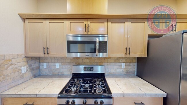Building Photo - Desirable Bethany Location, Spacious & Sty...