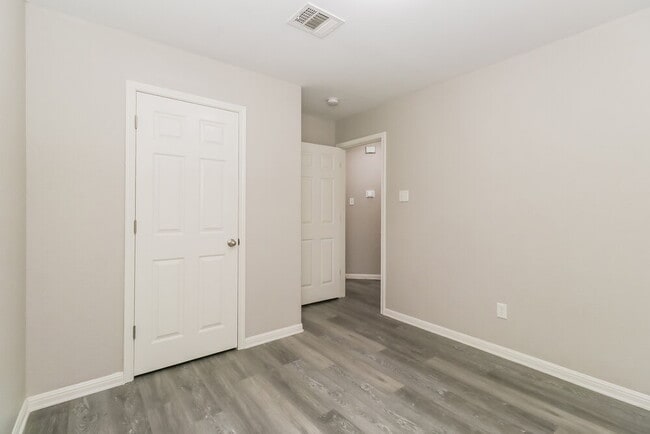 Building Photo - 223 Legends of Hutto Tr