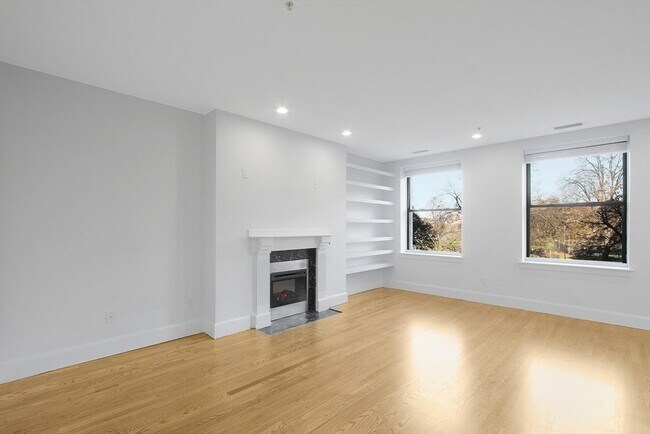Building Photo - 140 Boylston St