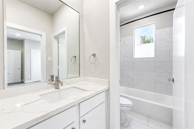Building Photo - 4536 Sunflower St