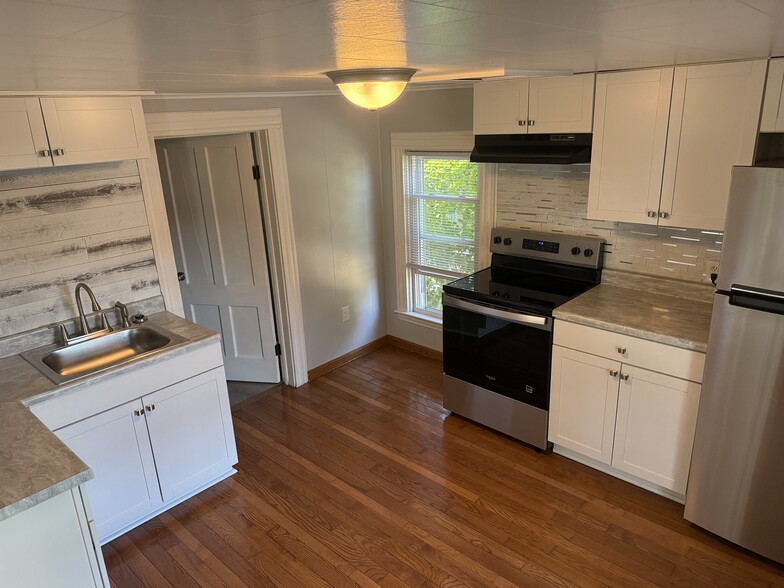 Building Photo - 110 Lake Ave