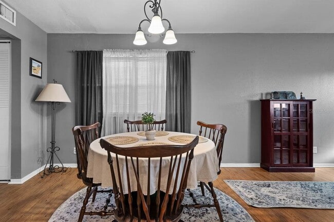 Building Photo - 1802 Bedford Terrace