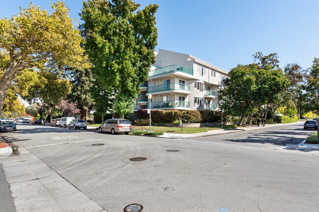 Building Photo - 345 Sheridan Ave