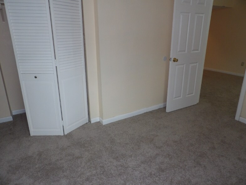 Building Photo - 3830 Gingham Way