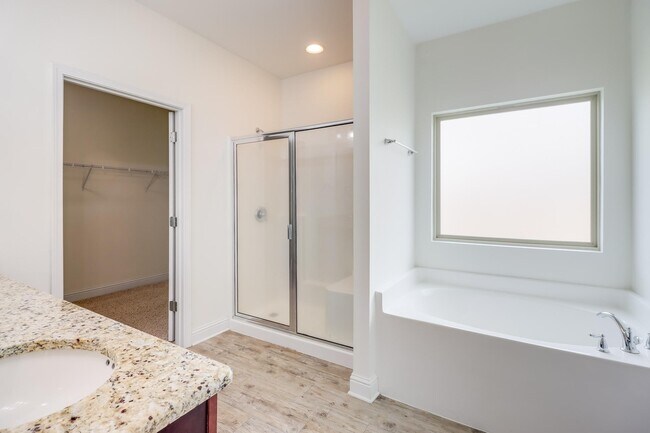 Building Photo - 10837 Chapelwood Dr