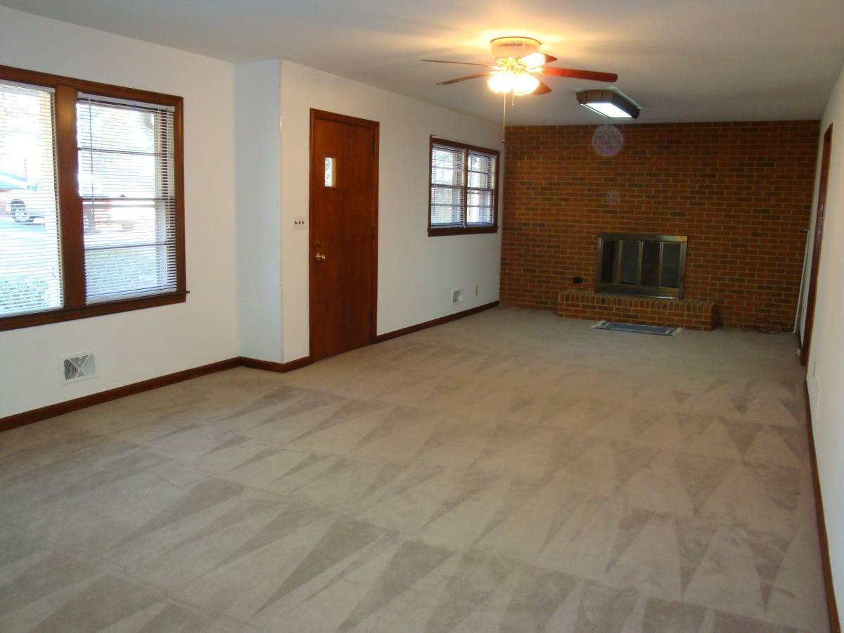 Building Photo - 3820 Orchard Rd SE