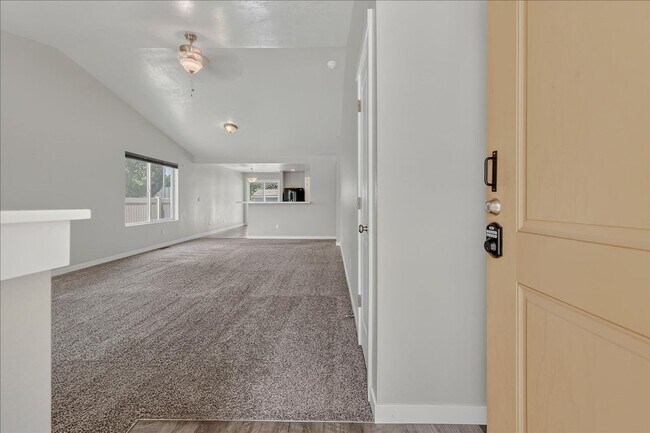 Building Photo - Charming 3-Bedroom Home with Fenced Yard in the Heart of Meridian