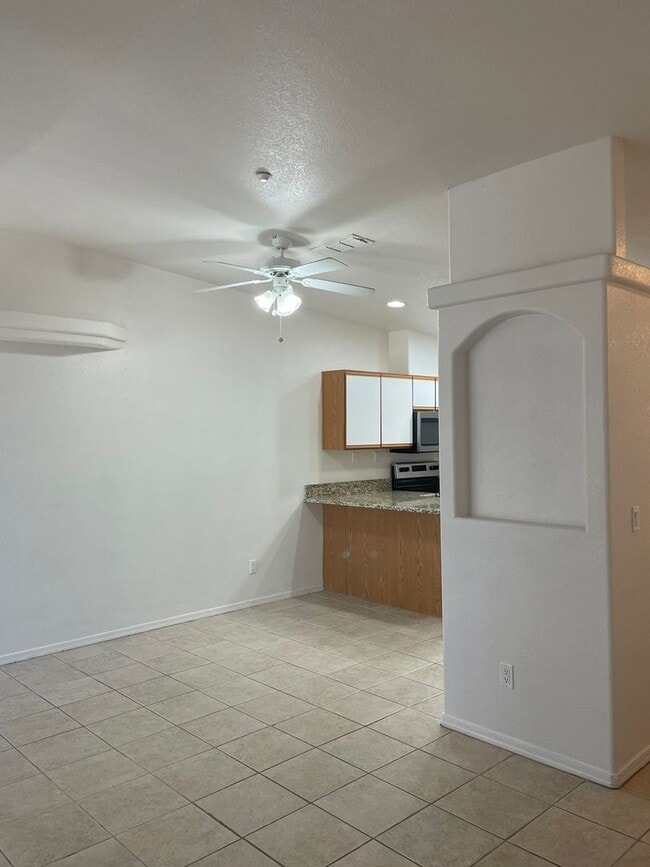 Building Photo - LAKE1335