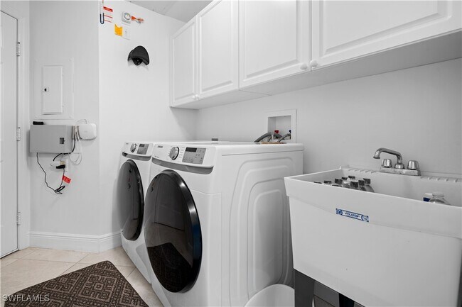 Building Photo - 800 L'Ambiance Cir