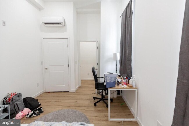 Building Photo - 3945 Lancaster Ave