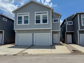 Building Photo - 4939 Ambient Dr