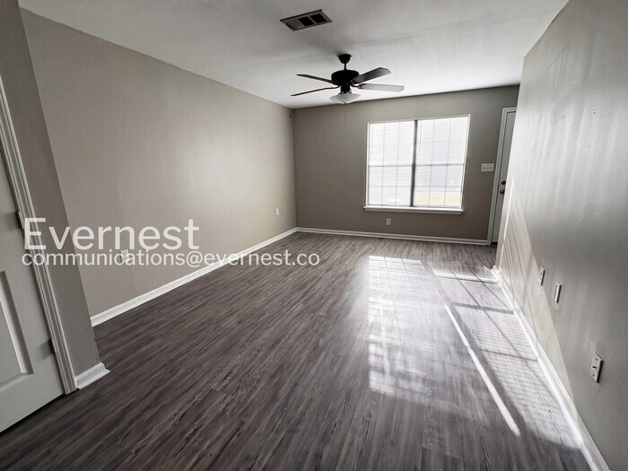 Building Photo - 1800 Labette Manor Dr