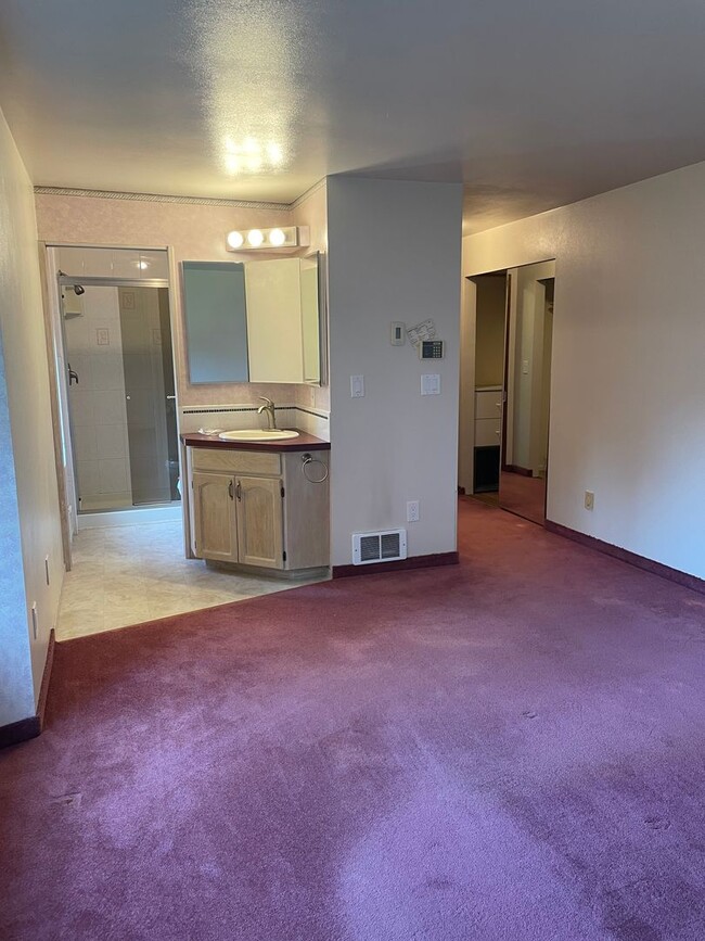 Building Photo - 2 BR/1.75 BA home in Edmonds