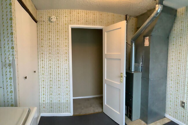 Building Photo - Beautifully Renovated 3-Bedroom Rambler with Bonus Room – East Bremerton