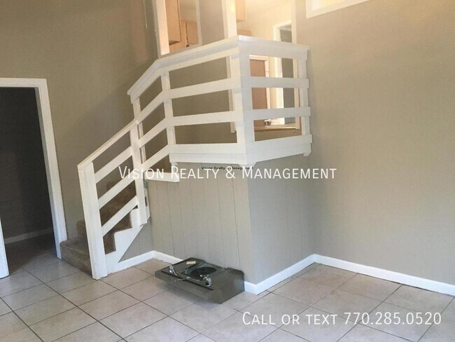 Building Photo - 3BR/2BA Duplex Home