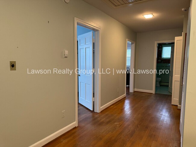 Building Photo - Spacious South Roanoke Home with Lawn Care Included