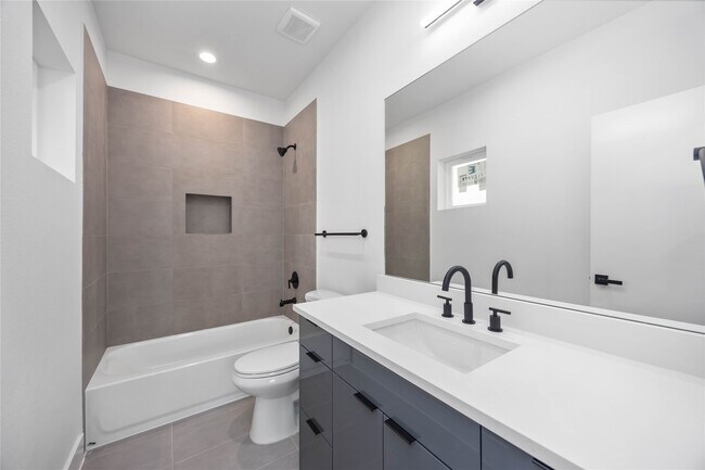 Building Photo - 6735 Peerless St