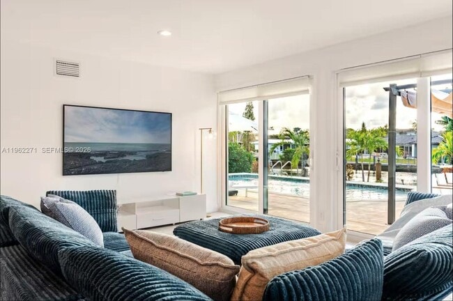 Building Photo - 636 Hibiscus Dr