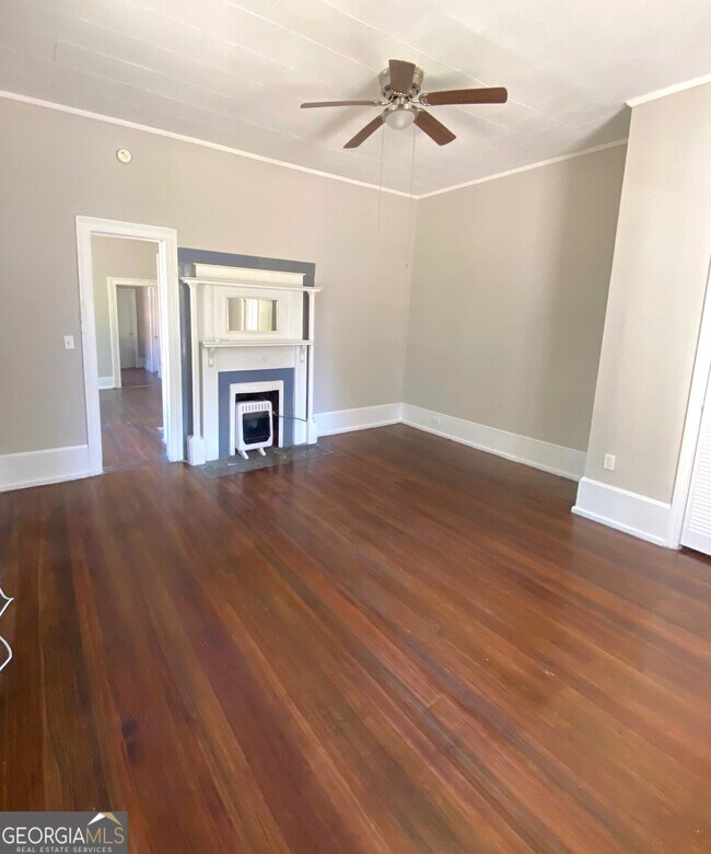 Building Photo - 302 Cedar St