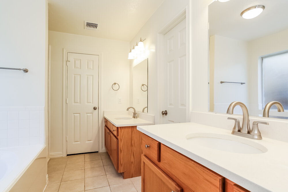 Building Photo - 3230 Candlepine Dr