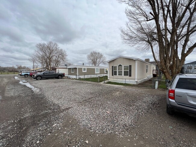 Building Photo - 3 Bedroom 2 Bath High-End Mobile Home with...