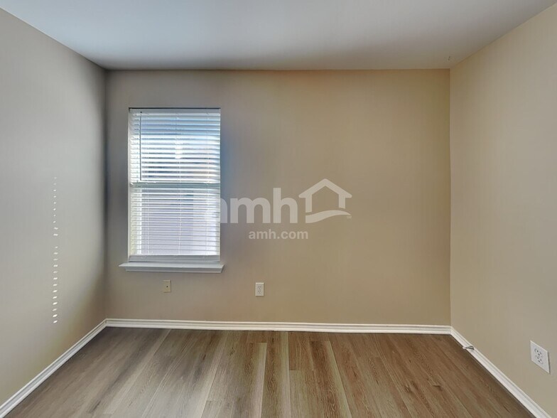 Building Photo - 26814 Sparrow Rdg