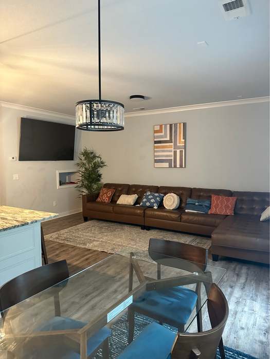 Living room - 4700 Kilby Dr