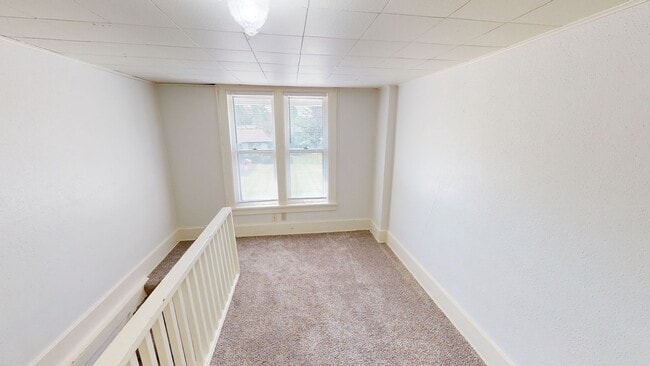 Building Photo - 4 Bedroom House Available August 1st, 2026