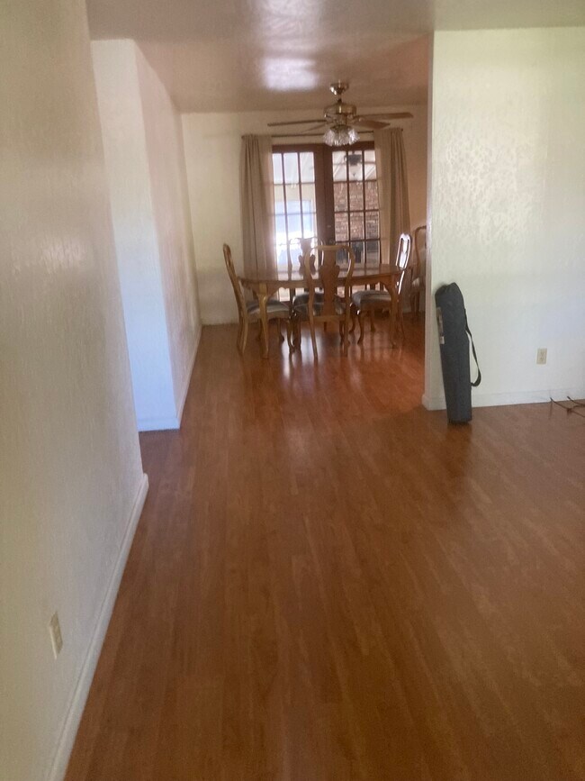 Building Photo - 960 Arrowhead Dr