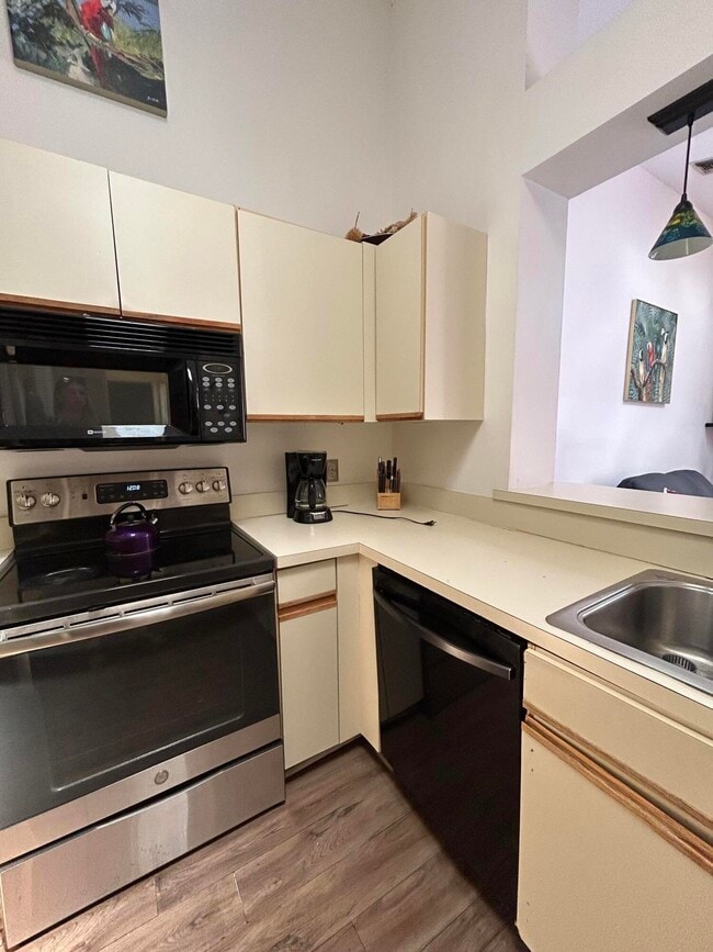 Building Photo - 1593 Hawthorne Pl