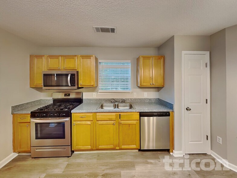 Building Photo - 4430 Reserve Hill Crossing
