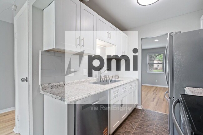 Building Photo - 3027 Rotunda Ct S