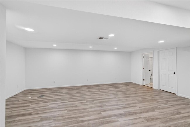 Building Photo - 1045 Range Trail
